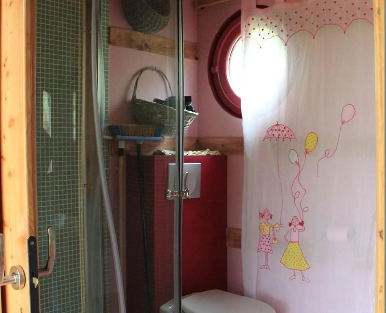 Campsite Le Git'An Roulotte Hotel Bessey